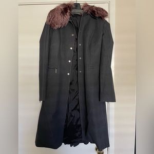 EUC Elie Tahari fur-collar trenchcoat Size 6